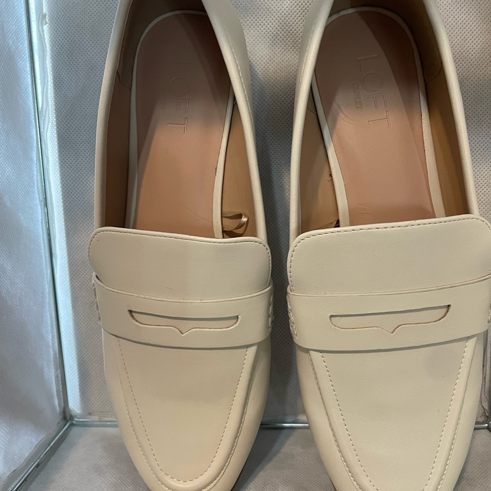 LOFT Women's Cream Loafers